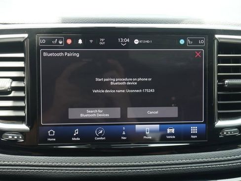 Used 2022 Chrysler Pacifica Limited w/ Uconnect Theater Family Group FWD image 5