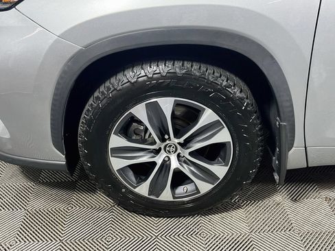 Certified 2021 Toyota Highlander XLE AWD/4WD image 33