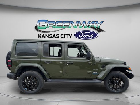 Used 2023 Jeep Wrangler Unlimited Sahara w/ Cold Weather Group AWD/4WD image 9