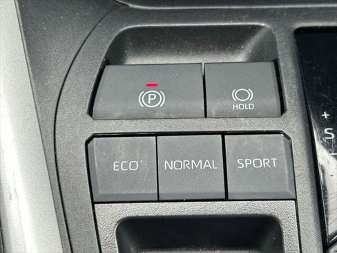 Certified 2025 Toyota RAV4 XLE FWD image 26