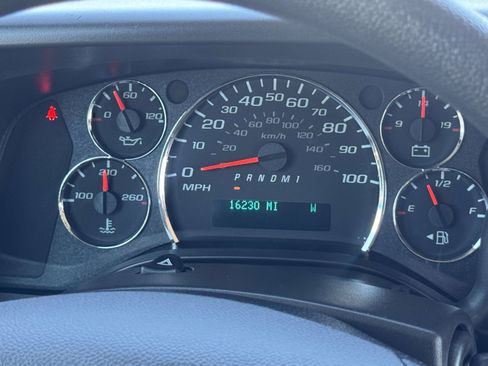 Used 2025 Chevrolet Express 3500 LT w/ LT Preferred Equipment Group RWD image 30