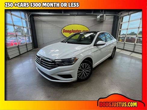 Used 2019 Volkswagen Jetta SE FWD image 1