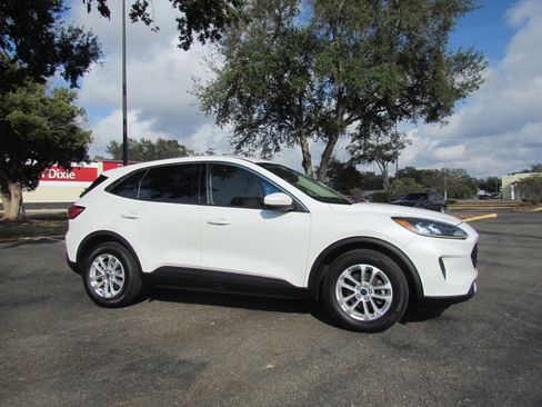 Used 2020 Ford Escape SE image 13