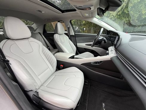Used 2024 Hyundai Elantra Limited FWD image 40