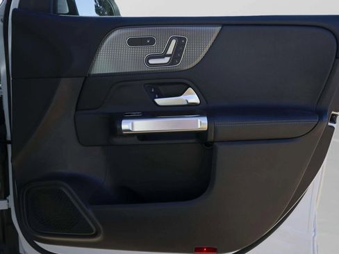 Used 2020 Mercedes-Benz GLB 250 4MATIC image 34