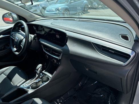 Used 2024 Buick Encore GX Sport Touring image 11