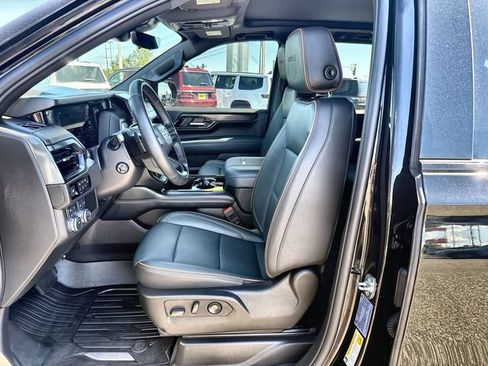 Used 2025 GMC Yukon AT4 w/ AT4 Premium Package AWD/4WD image 11
