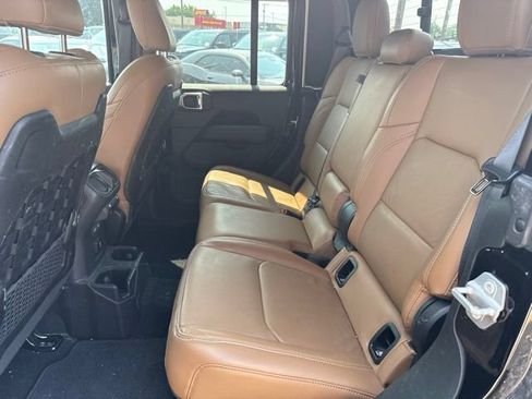 Used 2022 Jeep Gladiator Rubicon w/ LED Lighting Group AWD/4WD image 13