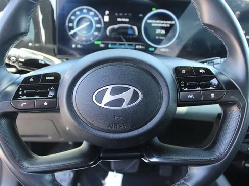 Used 2024 Hyundai Elantra Limited FWD image 17