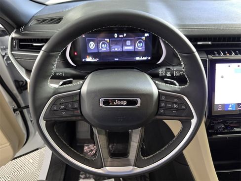 New 2025 Jeep Grand Cherokee Limited image 17