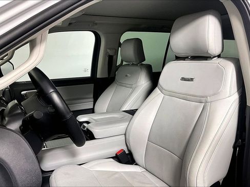 Used 2025 Ford Expedition Platinum w/ Driver's Package AWD/4WD image 25