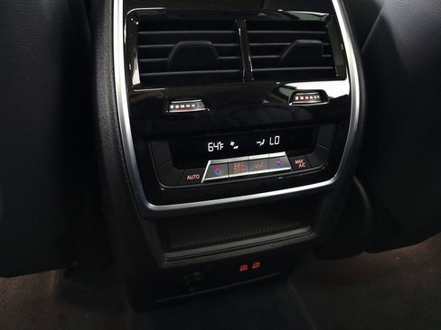 Used 2026 BMW X7 xDrive40i AWD/4WD image 33