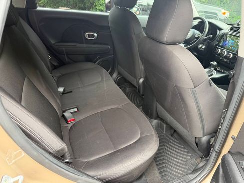 Used 2016 Kia Soul FWD image 12