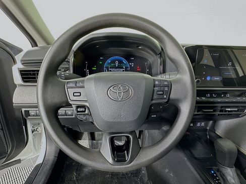 Used 2025 Toyota Camry LE image 15