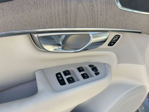Used 2025 Volvo XC90 B5 Plus image 13