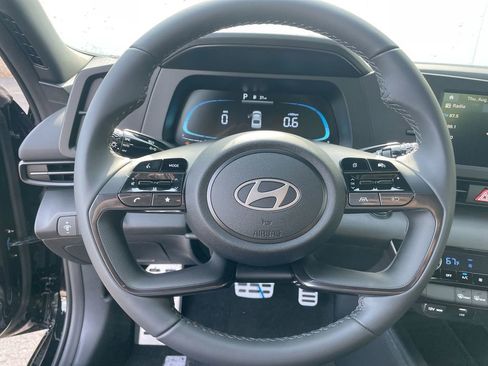 Used 2025 Hyundai Elantra Sport image 40