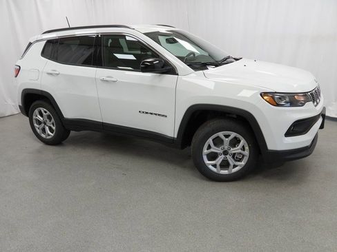 New 2026 Jeep Compass Latitude image 9