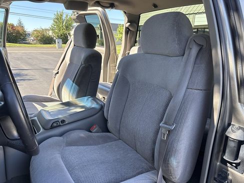 Used 2000 Chevrolet Silverado 2500 LS w/ Firm Ride Suspension Pkg AWD/4WD image 23
