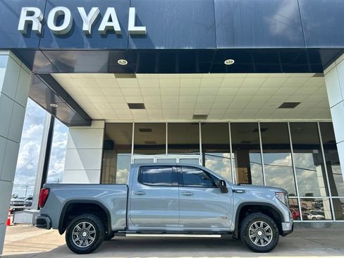 Used 2024 GMC Sierra 1500 AT4 w/ Technology Package AWD/4WD image 1