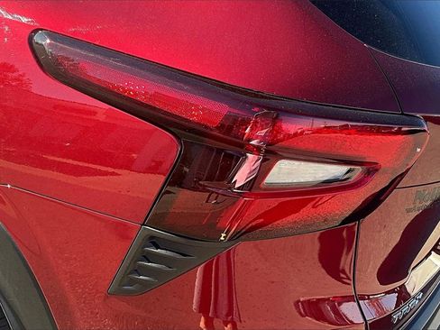 Used 2025 Chevrolet Trax LS w/ LS Convenience Package image 29