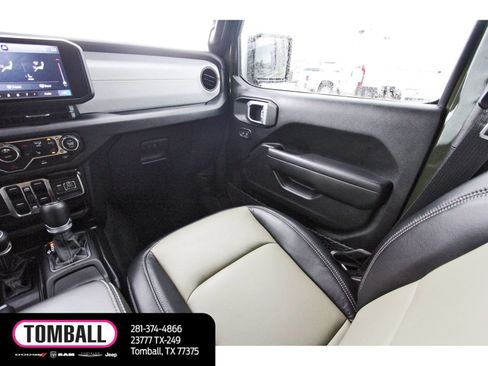 Used 2024 Jeep Wrangler Unlimited Sport AWD/4WD image 9