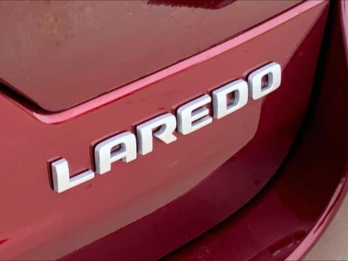 Used 2025 Jeep Grand Cherokee Laredo AWD/4WD image 10
