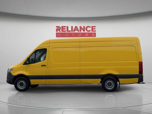 Used 2021 Mercedes-Benz Sprinter 2500 image 3