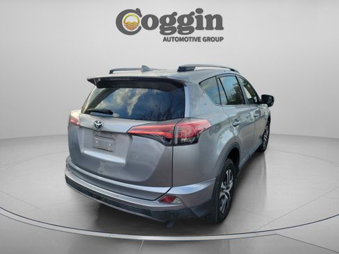 Used 2017 Toyota RAV4 LE image 4