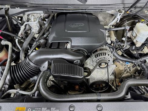 Used 2013 Chevrolet Avalanche LTZ image 32