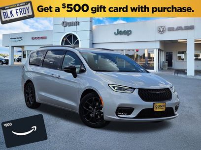 New 2026 Chrysler Pacifica Limited