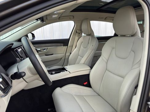 Used 2024 Volvo S90 T8 Ultimate image 38