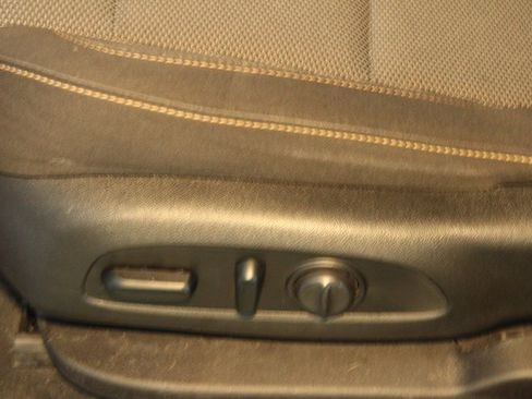 Used 2021 Chevrolet Traverse LT image 11