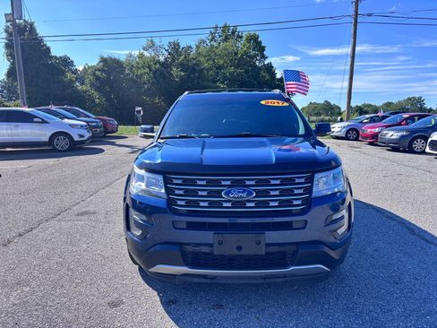 Used 2017 Ford Explorer XLT AWD/4WD image 2