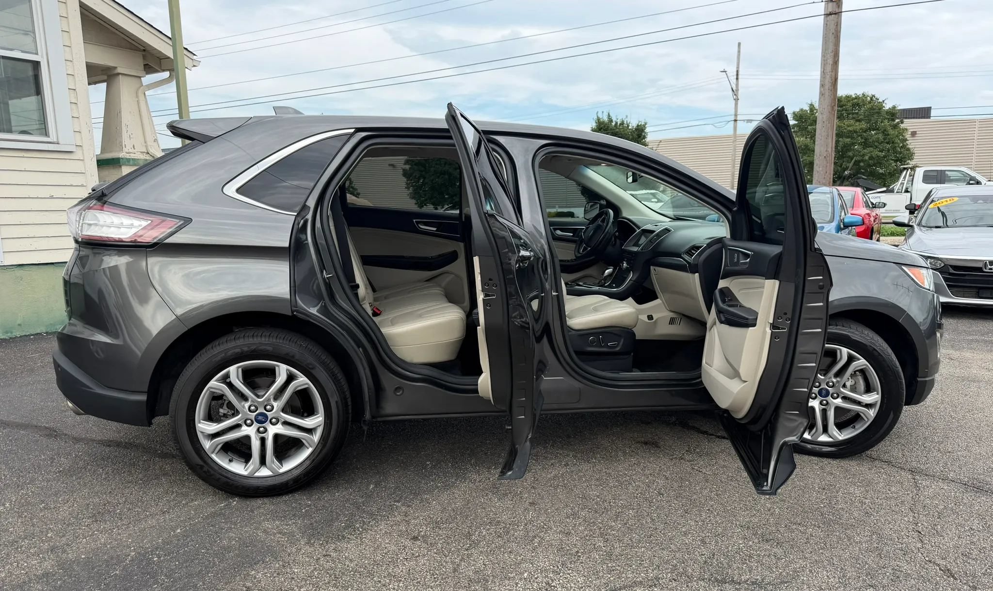 Used 2018 Ford Edge Titanium AWD/4WD image 24