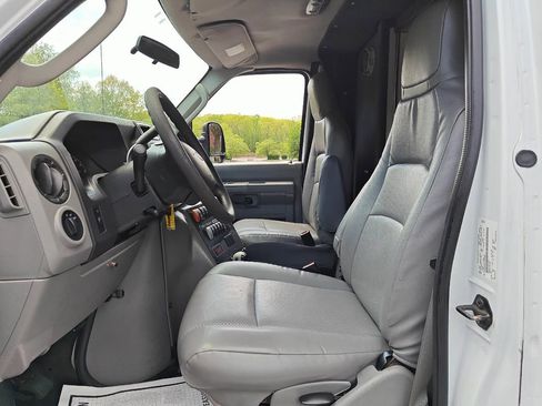 Used 2012 Ford E-450 and Econoline 450 Super Duty w/ Ambulance Prep Pkg image 19