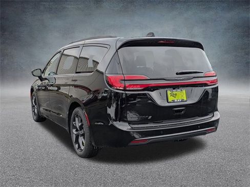 New 2026 Chrysler Pacifica Select image 6