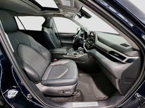 Certified 2026 Toyota Highlander Limited AWD/4WD image 24