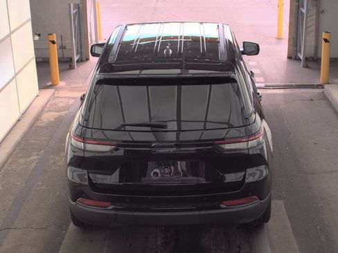 Used 2024 Jeep Grand Cherokee Altitude AWD/4WD image 13