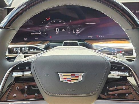 Used 2026 Cadillac Escalade Platinum Sport w/ LPO, ONYX Package AWD/4WD image 32