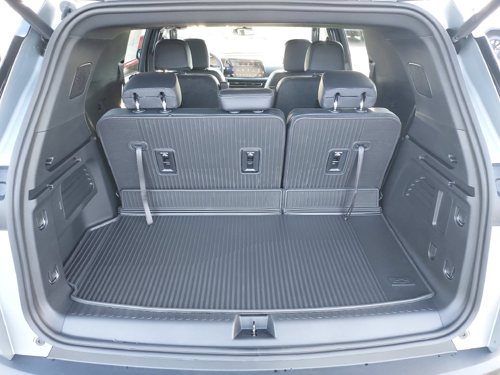 New 2027 Chevrolet Traverse LT w/ LPO, Floor Liner Package AWD/4WD image 9