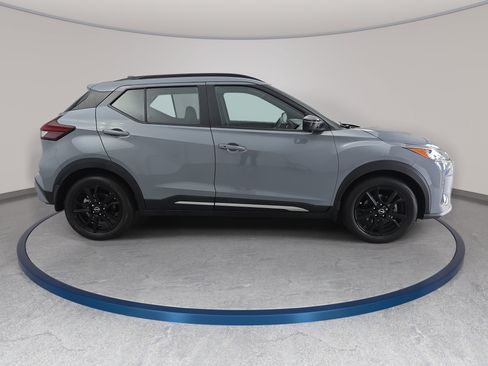 Certified 2023 Nissan Kicks SR FWD image 4