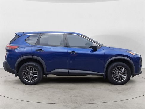 Used 2021 Nissan Rogue S image 2