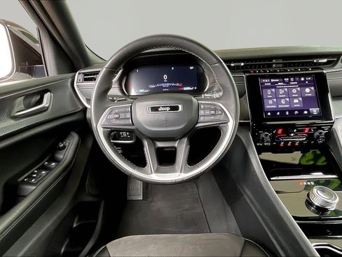 Used 2023 Jeep Grand Cherokee L Laredo AWD/4WD image 8