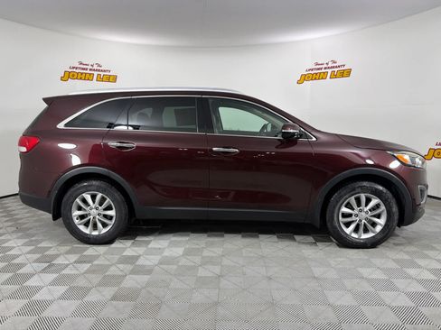 Used 2018 Kia Sorento FWD image 7