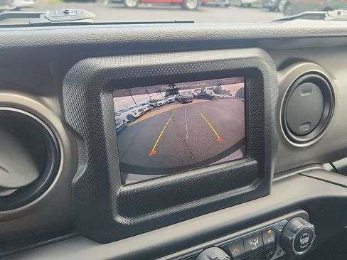 Used 2021 Jeep Wrangler Unlimited Sport AWD/4WD image 7