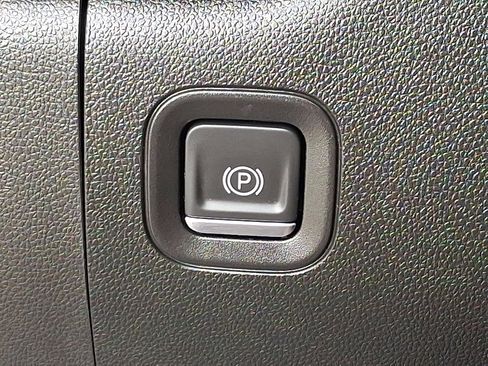 Used 2022 Chevrolet Silverado 1500 Custom image 27