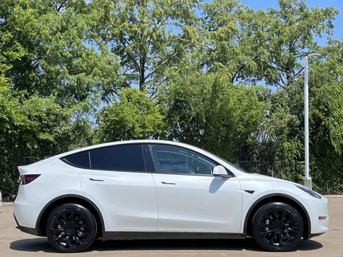 Used 2023 Tesla Model Y Long Range AWD/4WD image 3