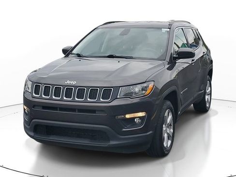 Used 2018 Jeep Compass Latitude w/ Popular Equipment Group AWD/4WD image 2