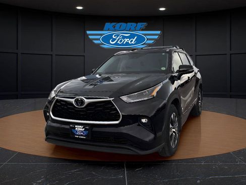 Used 2021 Toyota Highlander XLE image 1