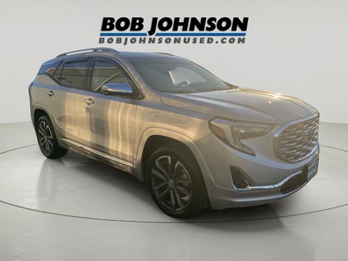 Used 2020 GMC Terrain Denali w/ Denali Premium Package AWD/4WD image 1